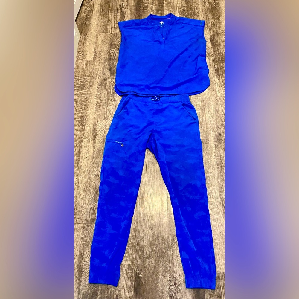Women’s Scrubs: Healing Hands Purple Label Camo Mandarin Collar Top & Joggers